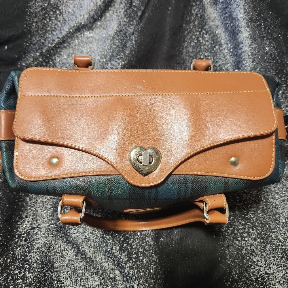 Carina - Picture 4 of 4